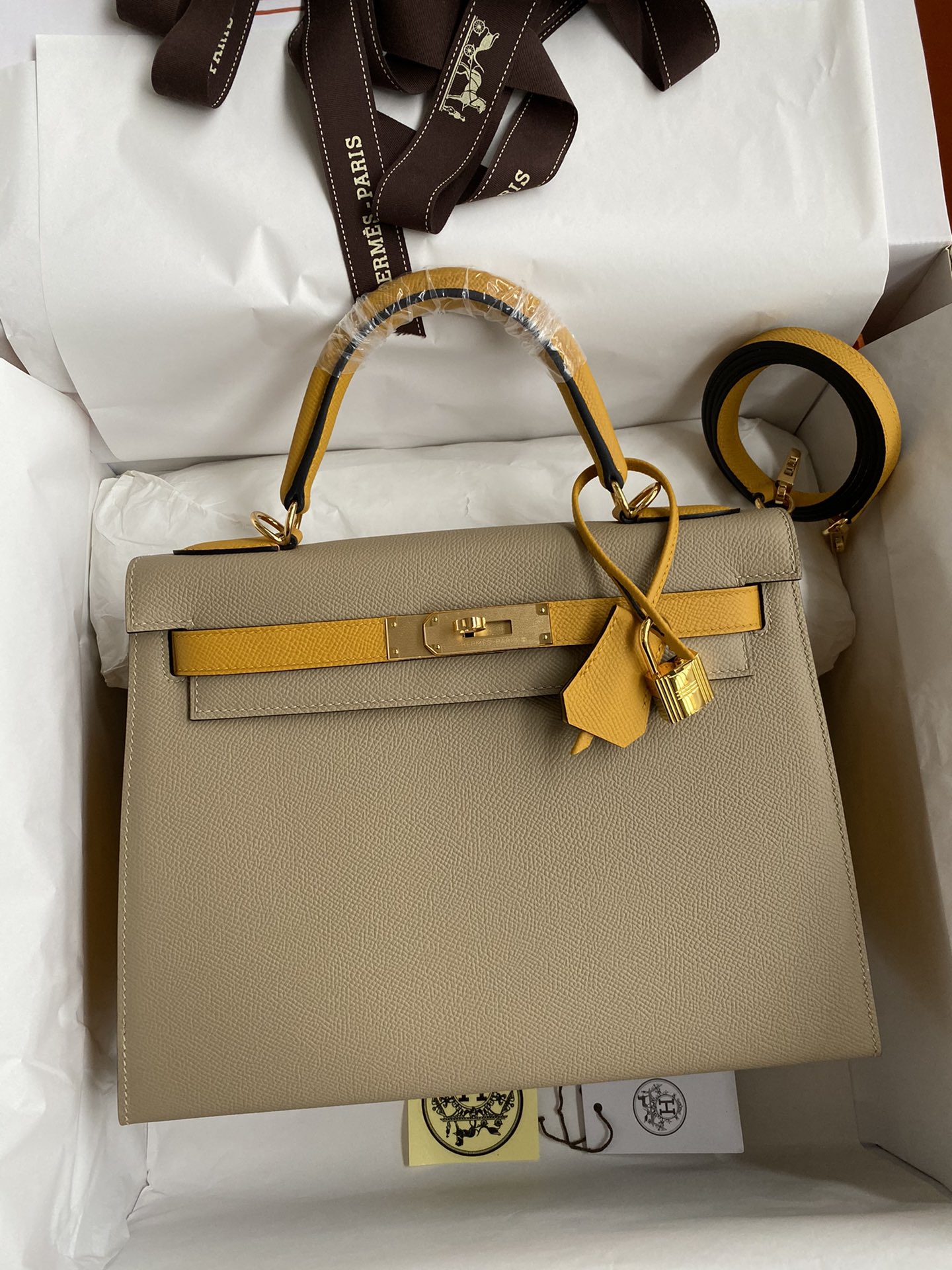 Hermes Kelly 28cm Handbag Shoulder Bag in Trench Yellow Amber Epsom Leather